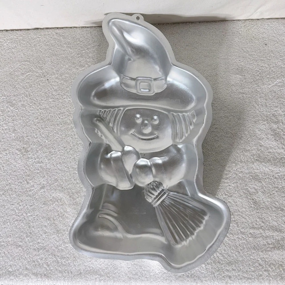 Vintage 1993 Wilton Pilgrim Cute Witch  Cake Pan 2105-9330 - Picture 7 of 12
